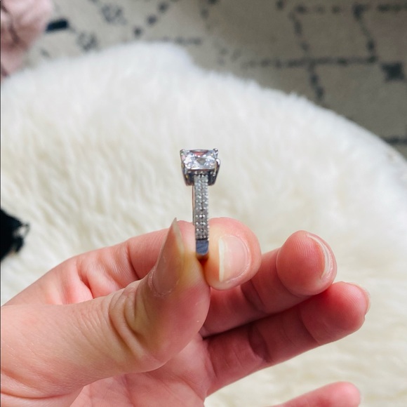 Engagement ring - Picture 4 of 4